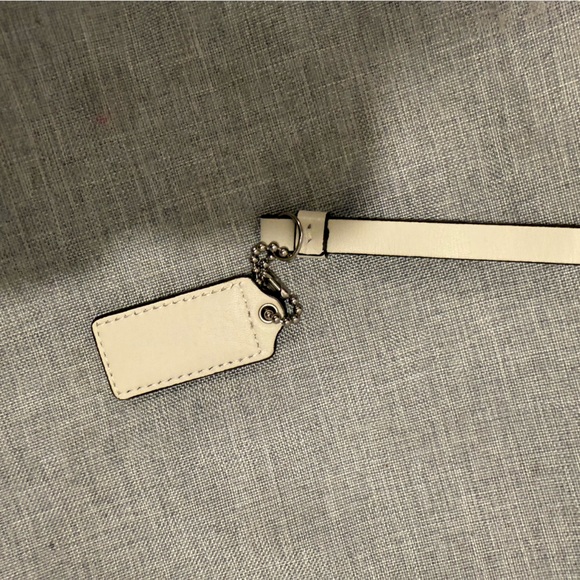 Coach White Leather hangtag - Picture 2 of 2